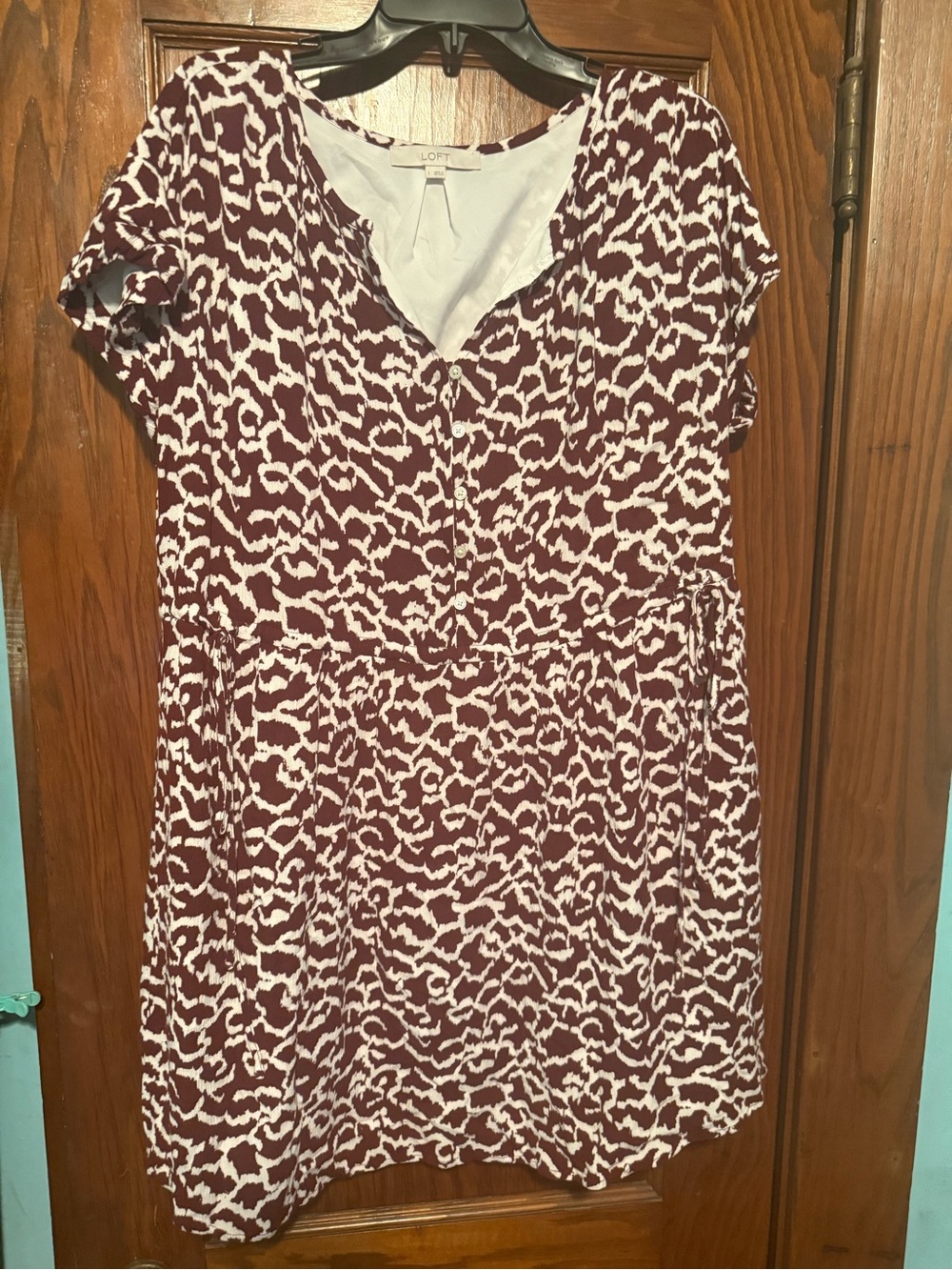 LOFT Burgundy and White V-Neck Short Sleeve Printed Dress